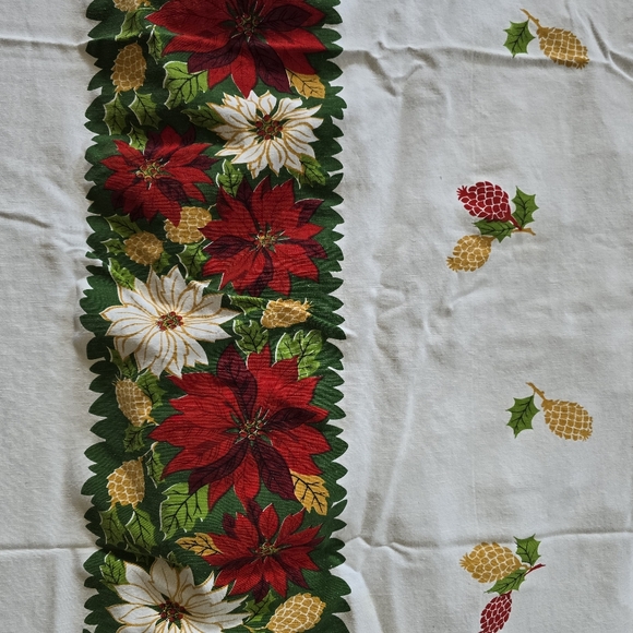 Vintage Christmas Tablecloth 58x70 - Picture 4 of 4
